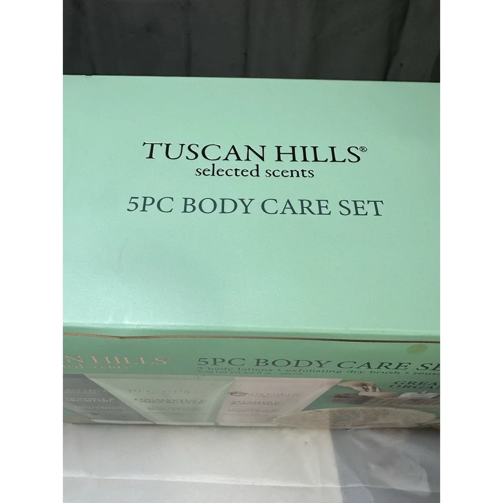 Tuscan Hills 5 pc Body Care Set with Exfoliating‎ Brush & Storage Basket New